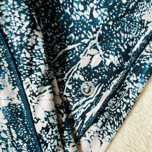 Lululemon Speed Up Tight *Full-On Luxtreme 28” Athletic Leggings - Picture 2 of 6